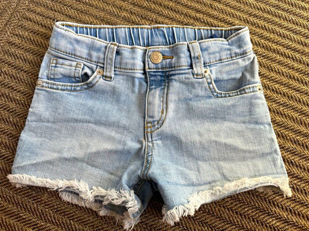 Cat & Jack Girls Light Wash Denim Cut-Off Shorts Elastic Waist Pockets 6/7